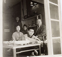 郭家客廳家聚處